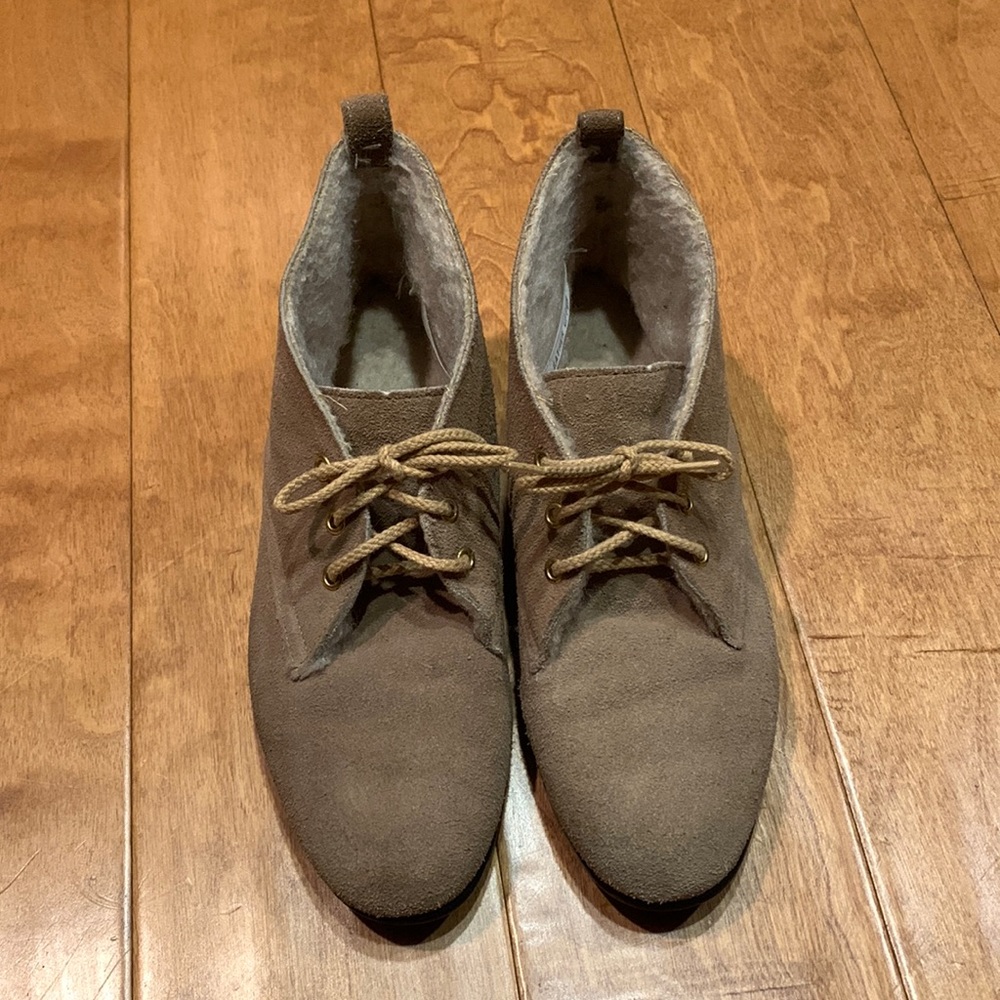 Vintage sherpa lined ankle boots